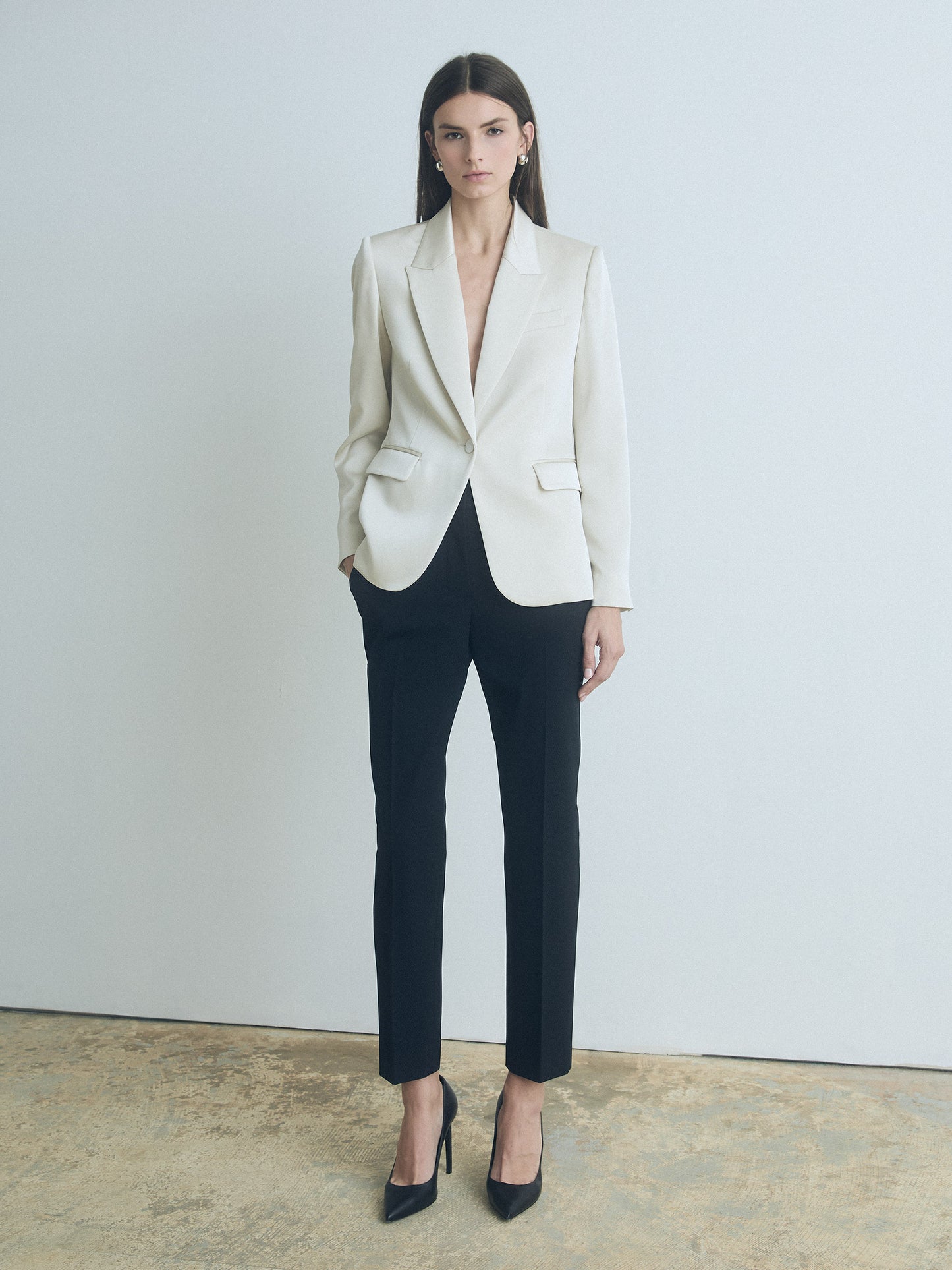 Model wearing judith and charles classic fit satin jacket in cream with peak lapel, flap and chest pockets, and back vent