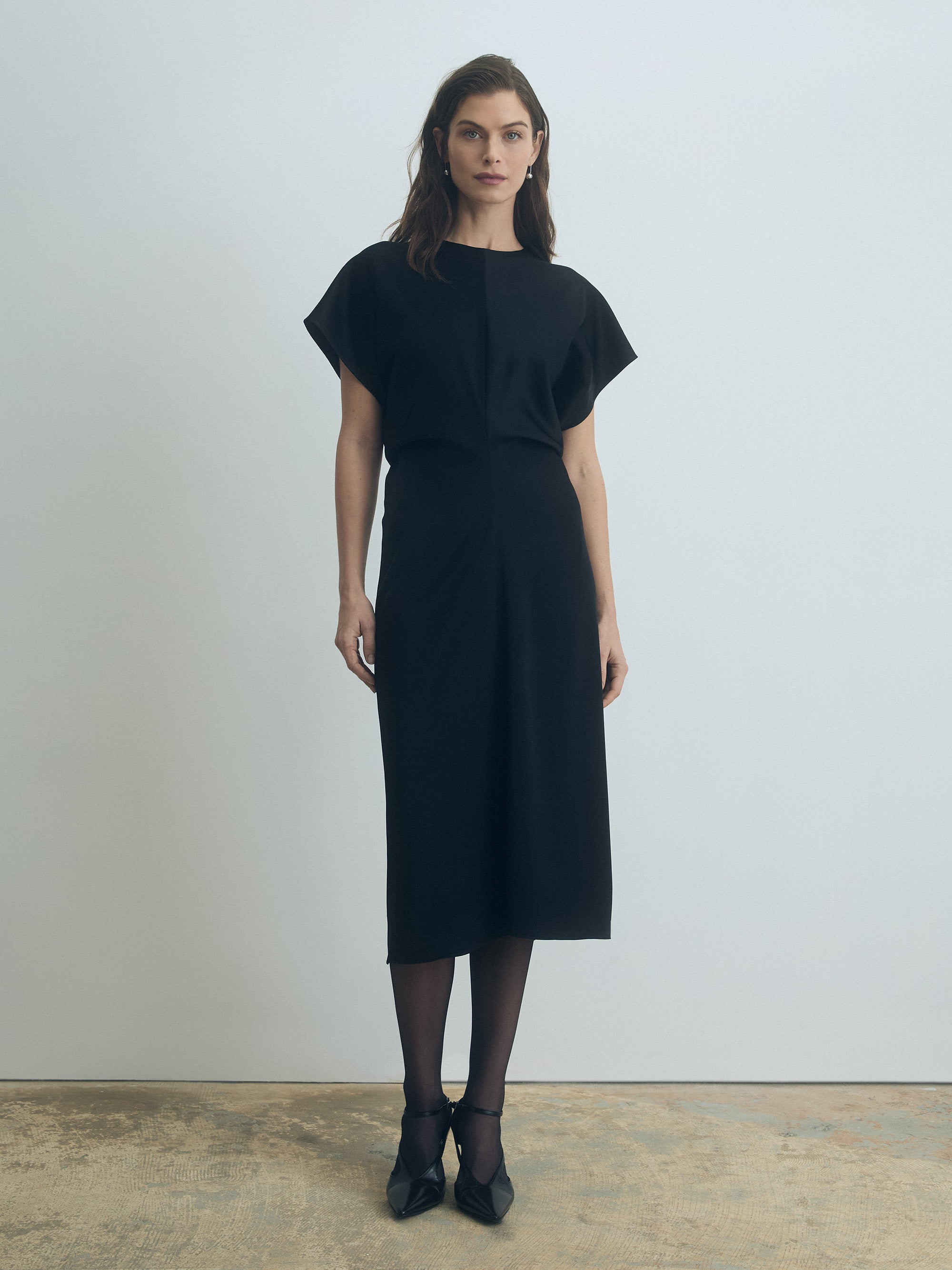 Satin-Back Crepe Cap Sleeve Midi Dress Black / 10