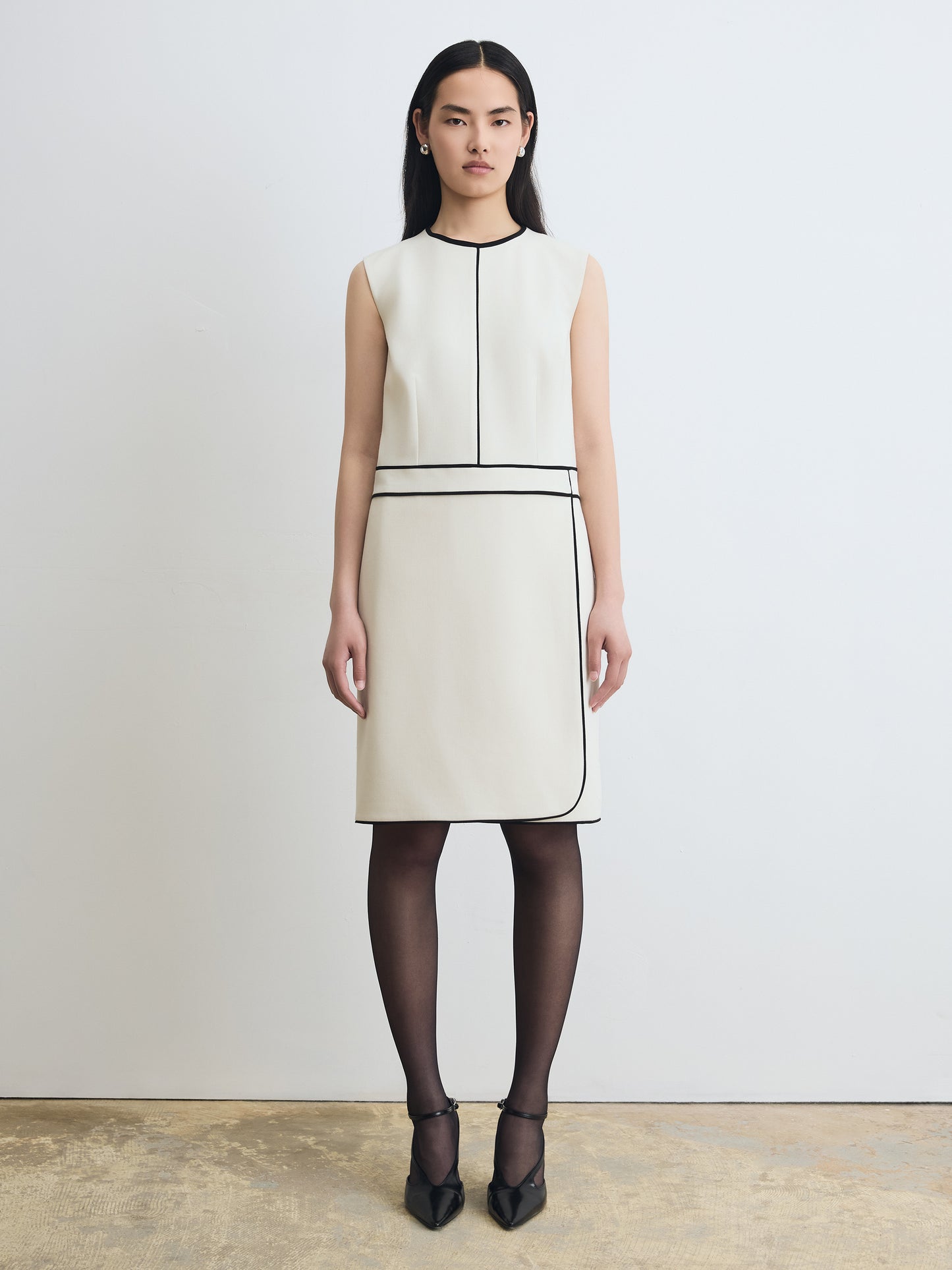 Robe Courte à Passepoil Contrastant