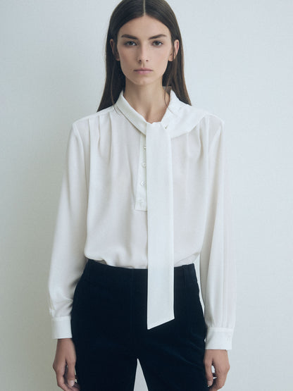 Blouse Plissé en soie Avec Lavallière