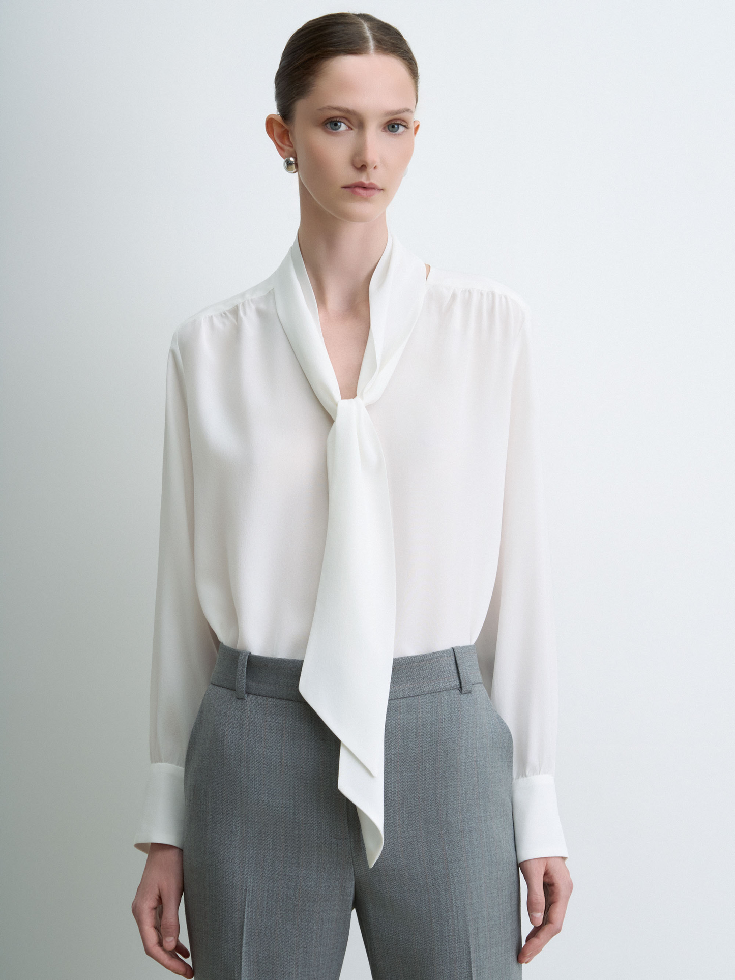 Blouse À Col En V Avec Foulard