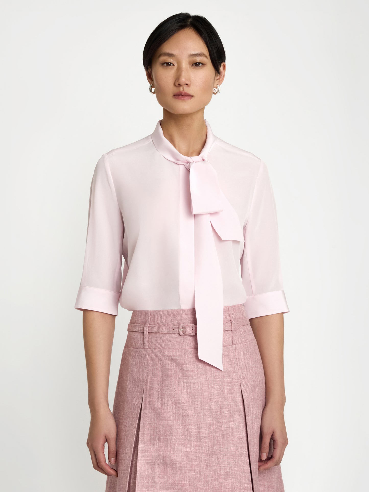 Blouse à cravate en soie