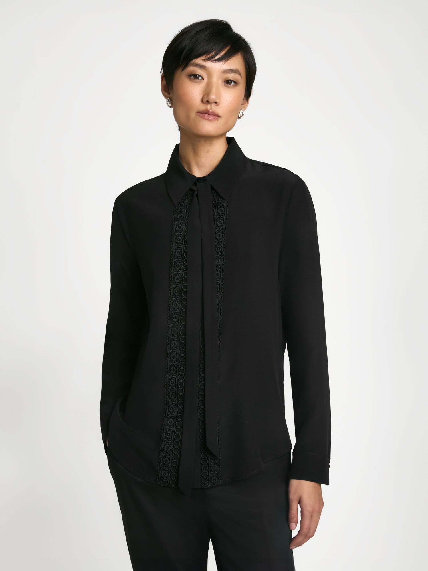 Judith - Scalloped V-Neck Blouse