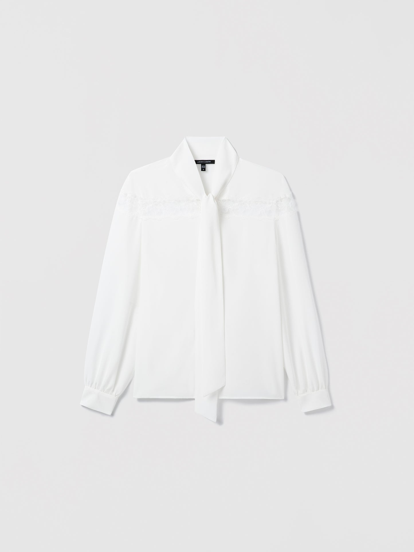 Blouse En Soie Avec Incrustations De Dentelle