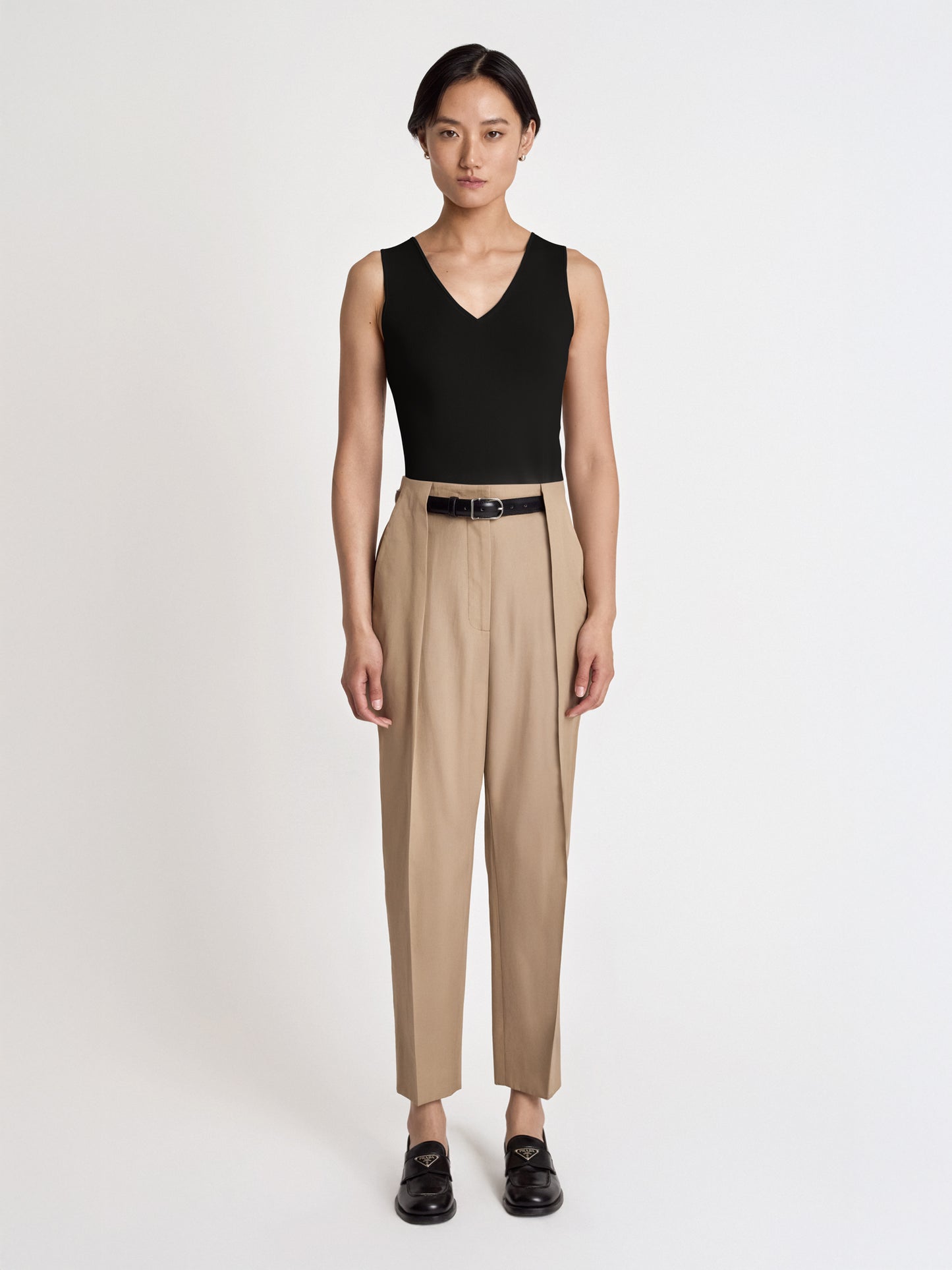 Carrot leg pleated pant