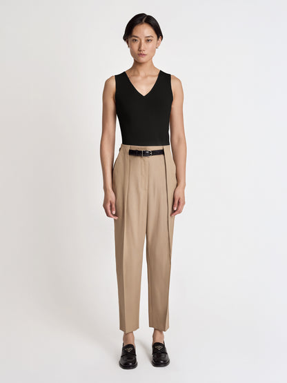 Carrot leg pleated pant